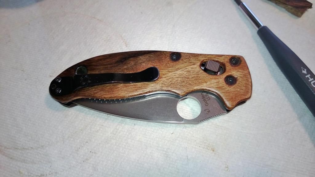 Walnut_Scales_01.jpg
