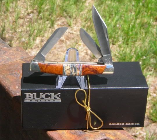 KnifeandBox10001.jpg
