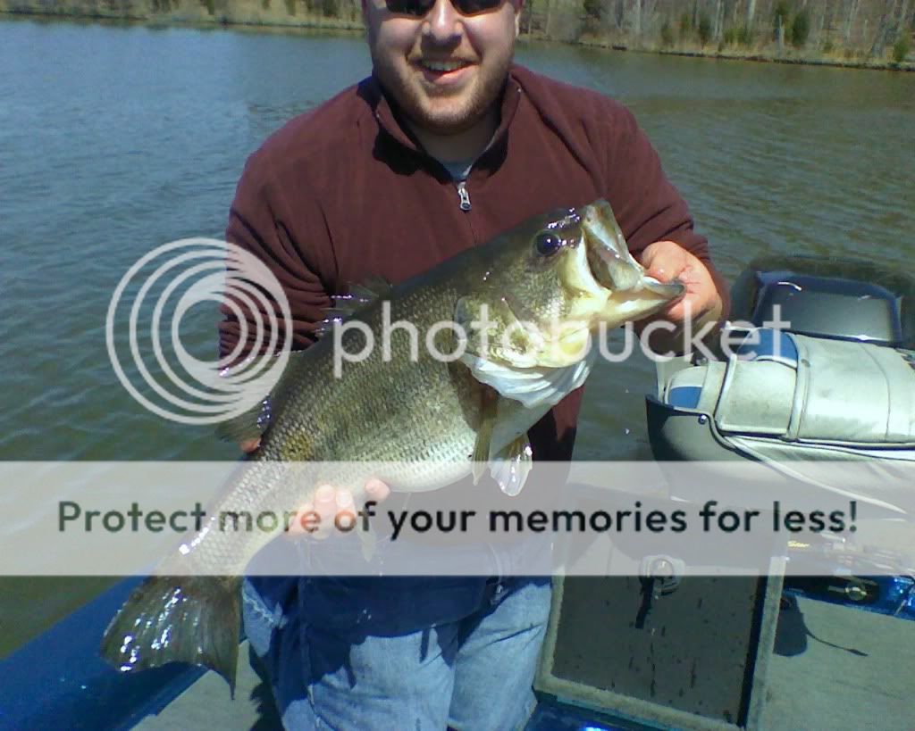 935lbsMacintoshBass3-27-10.jpg