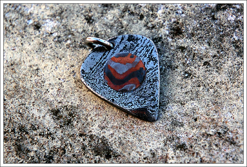2guitarpicks2.jpg