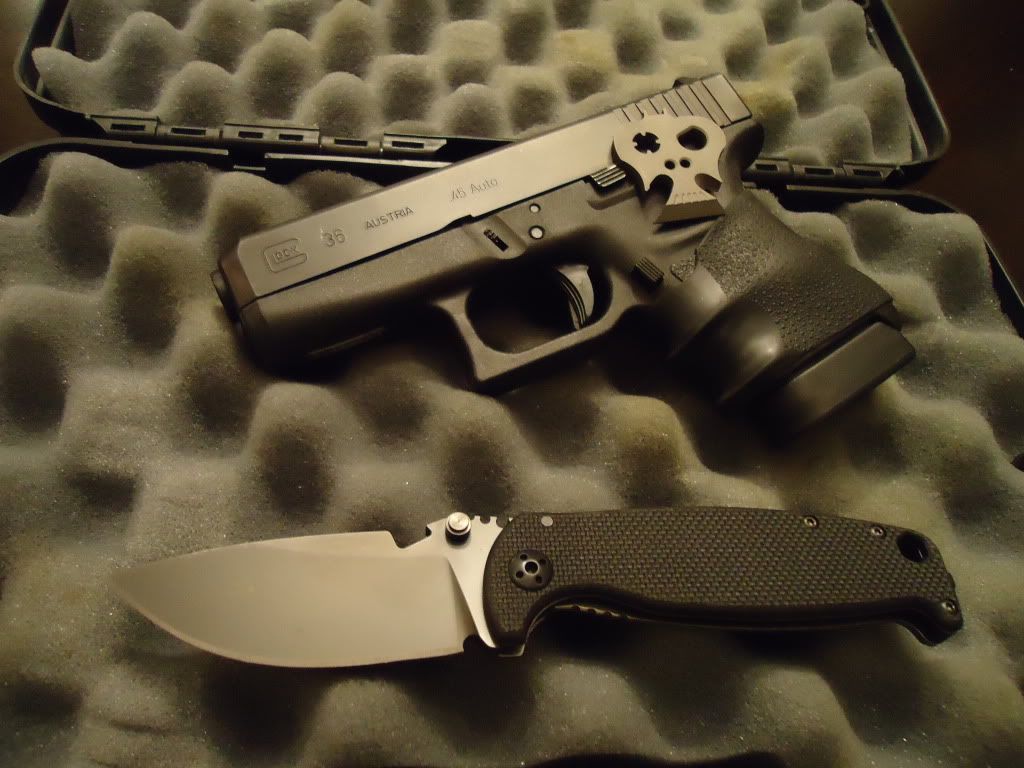gunsandknives43011098.jpg
