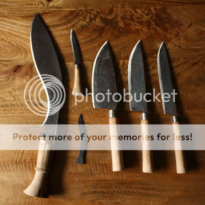 KrishnaKamiBudhuneKhukuriBellyKnives20101104d_sm.jpg